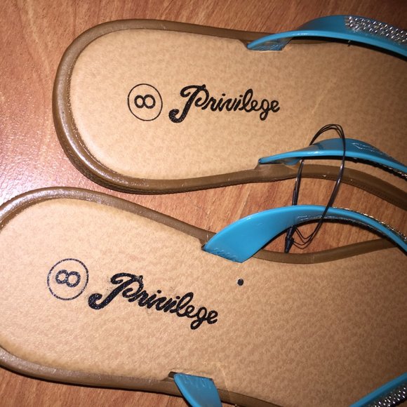 Privilege Size 8 Rhinestone Ladies Slippers - Picture 5 of 7